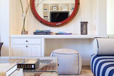 Example of a classic living room design in San Francisco