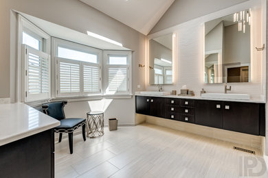 Example of a trendy bathroom design in Chicago