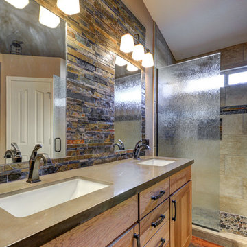 Earth-toned Master Bath on Corvalis