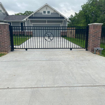 Aluminum Driveway Gate with Letter "H" Centerpiece