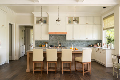 Example of a classic kitchen design in Charleston