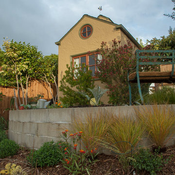 My Houzz: Backyard Cottage Office and an Artful Low-Water Garden