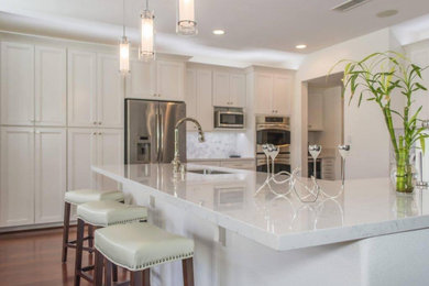 Kitchen photo in Los Angeles