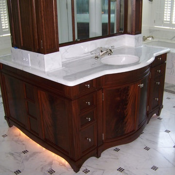 Free standing double vanity with Calacatta marble
