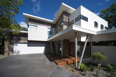 Design ideas for a large contemporary two-storey exterior in Canberra - Queanbeyan.