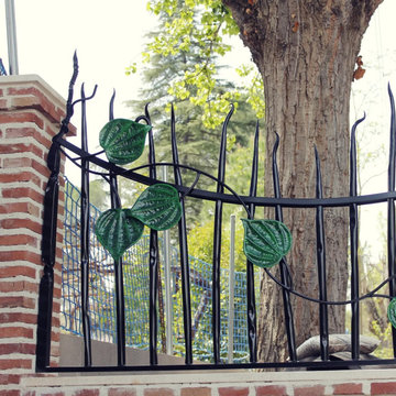 Rejas y puertas orgánicas con hojas