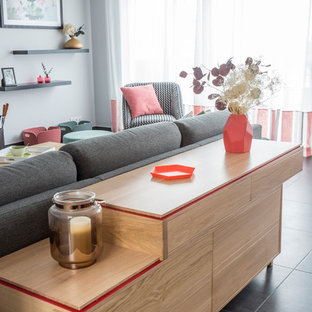 Inspiration för stora moderna allrum med öppen planlösning, med grå väggar och klinkergolv i keramik