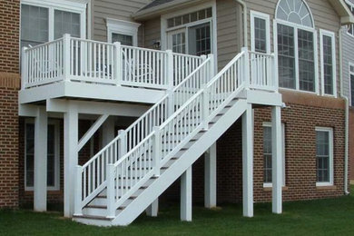 Inspiration for a mid-sized timeless backyard deck remodel in DC Metro with no cover
