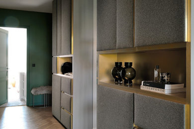 Design ideas for a contemporary storage and wardrobe in Lyon.