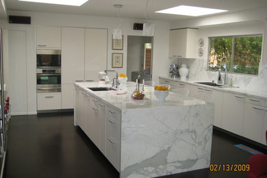 Inspiration for a contemporary kitchen remodel in Los Angeles