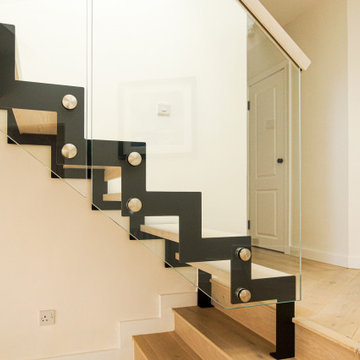 STUNNING MODERN METAL STAIRCASE WITH ZIG-ZAG PROFILE
