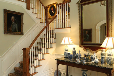 Entryway - traditional entryway idea in New York