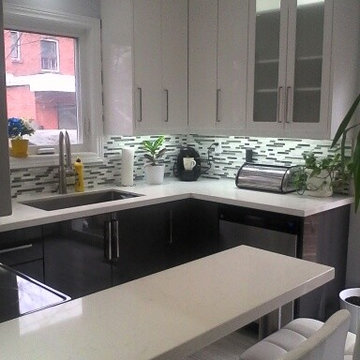 Upper White Lower Dark High Gloss Kitchen
