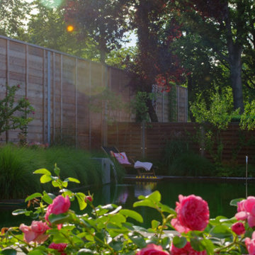 Familiengarten mit Naturpool