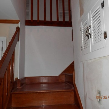 mb upper hallway staircase wallpaper