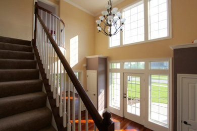 Home design - mid-sized traditional home design idea in Cleveland