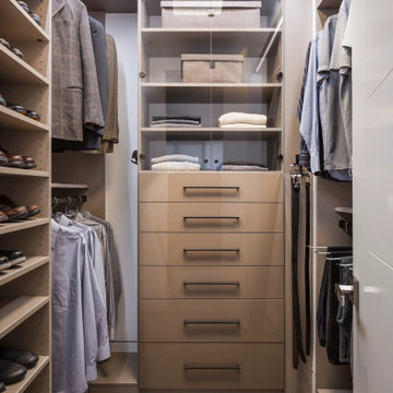 Modern Closet w/ High Gloss Finish