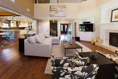 Example of a classic living room design in Austin