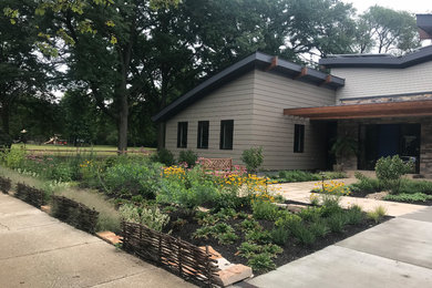 Design ideas for a large eclectic landscaping in Chicago.