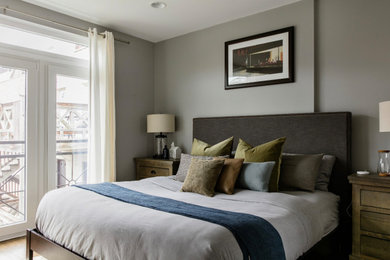 Bedroom - contemporary bedroom idea in Chicago