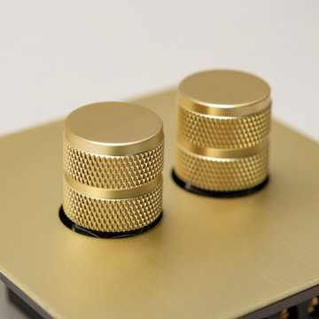 https://www.brassbee.co.uk/products/foundry-series-knurled-toggle-switches-and-s