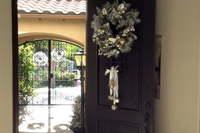 Inspiration for a transitional entryway remodel in Los Angeles