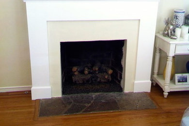 Example of a classic family room design in San Francisco