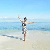 Maggie Gabunada's photo