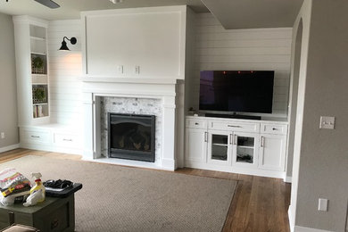 Cottage home design photo in Denver