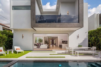 Pool - contemporary pool idea in Los Angeles