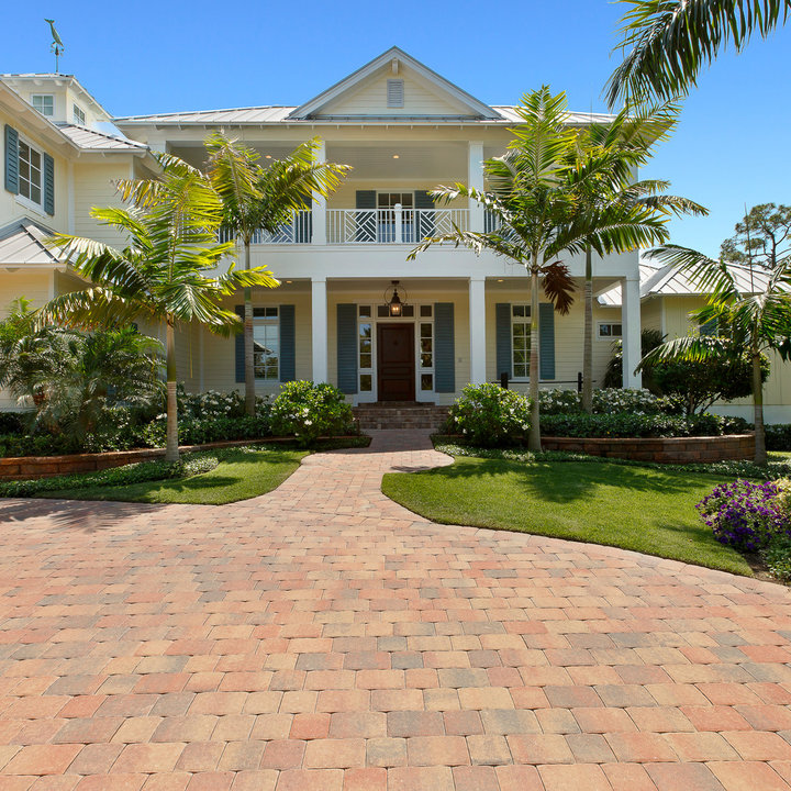 75 Tropical Exterior Home Ideas You'll Love - February, 2026 | Houzz