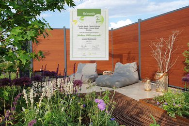 Kleiner Moderner Gartenweg in Frankfurt am Main