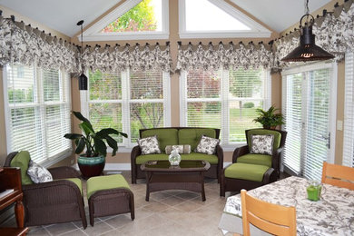 Inspiration for a timeless sunroom remodel in Chicago