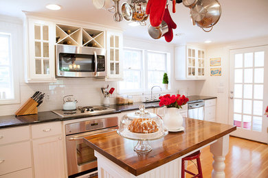 Inspiration for a country kitchen remodel in Bridgeport