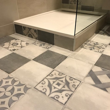 Salle de bains imitation carreaux de ciment mixés avec 30x60