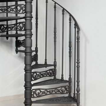Spiral staircase whit cast-iron step