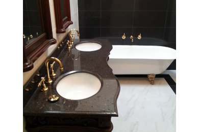Inspiration for a traditional bathroom in Adelaide.