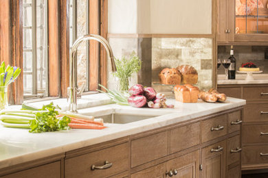 Example of a classic kitchen design in New York