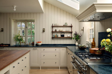 Kitchen - traditional kitchen idea in Portland Maine