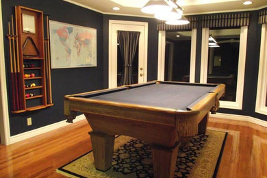 Example of a classic family room design in Toronto