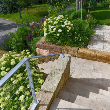 Harmonie von Haus und Garten warme Farbtöne ziehen sich durch die gesamte Gesta