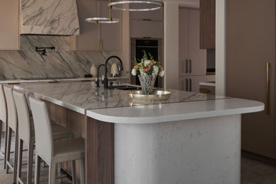Transitional kitchen photo in Toronto