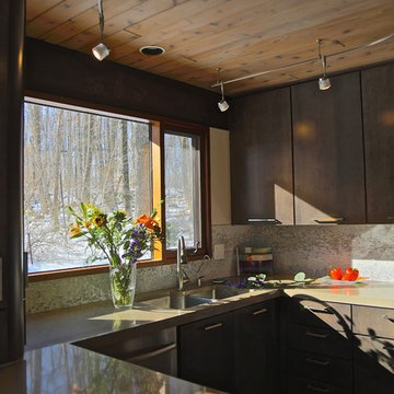 Contemporary Rustic Kitchen Remodel | Granite Peninsula &Warm Lodge-Style Design