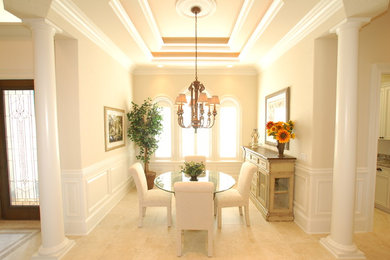 Example of a classic dining room design in Jacksonville