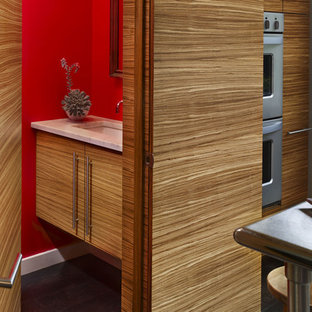 Esempio di un bagno di servizio moderno