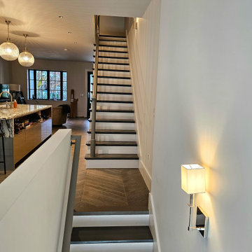 Project #112 | Traditional Staircase with Continuous Rail System