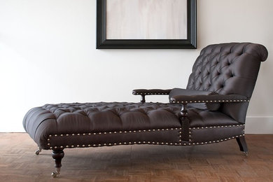 Abigail Buttoned Chaise Longue with stud detailing and hand-turned legs