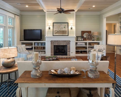 Abgetrennte Wohnzimmer mit Kaminsims aus Backstein Ideen, Design