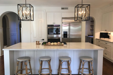 Kitchen - transitional kitchen idea in Orange County