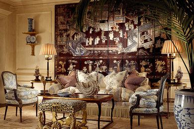 Example of a classic living room design in Miami